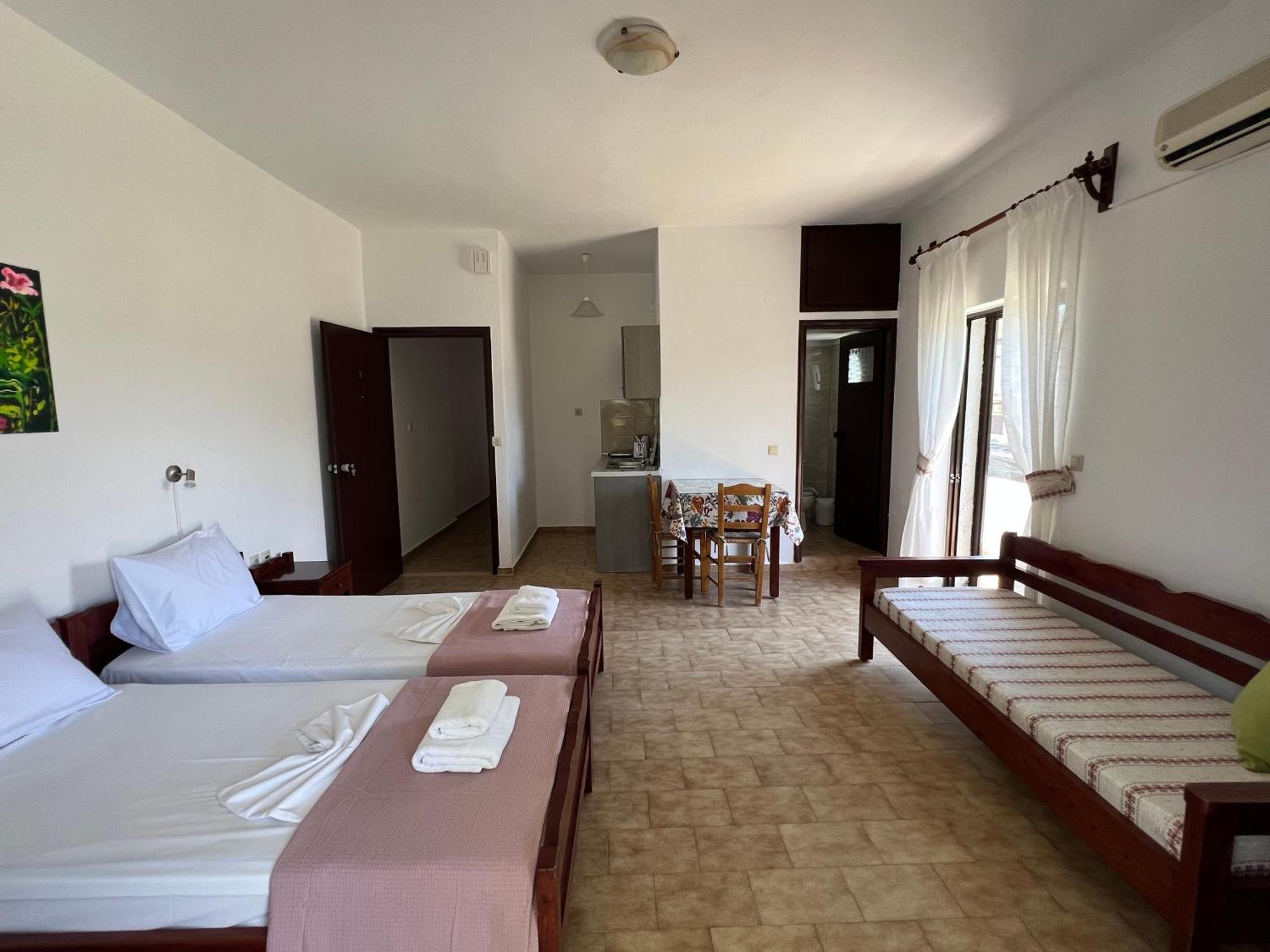 Zourpos Studios & Apartments Kalyves Ngoại thất bức ảnh