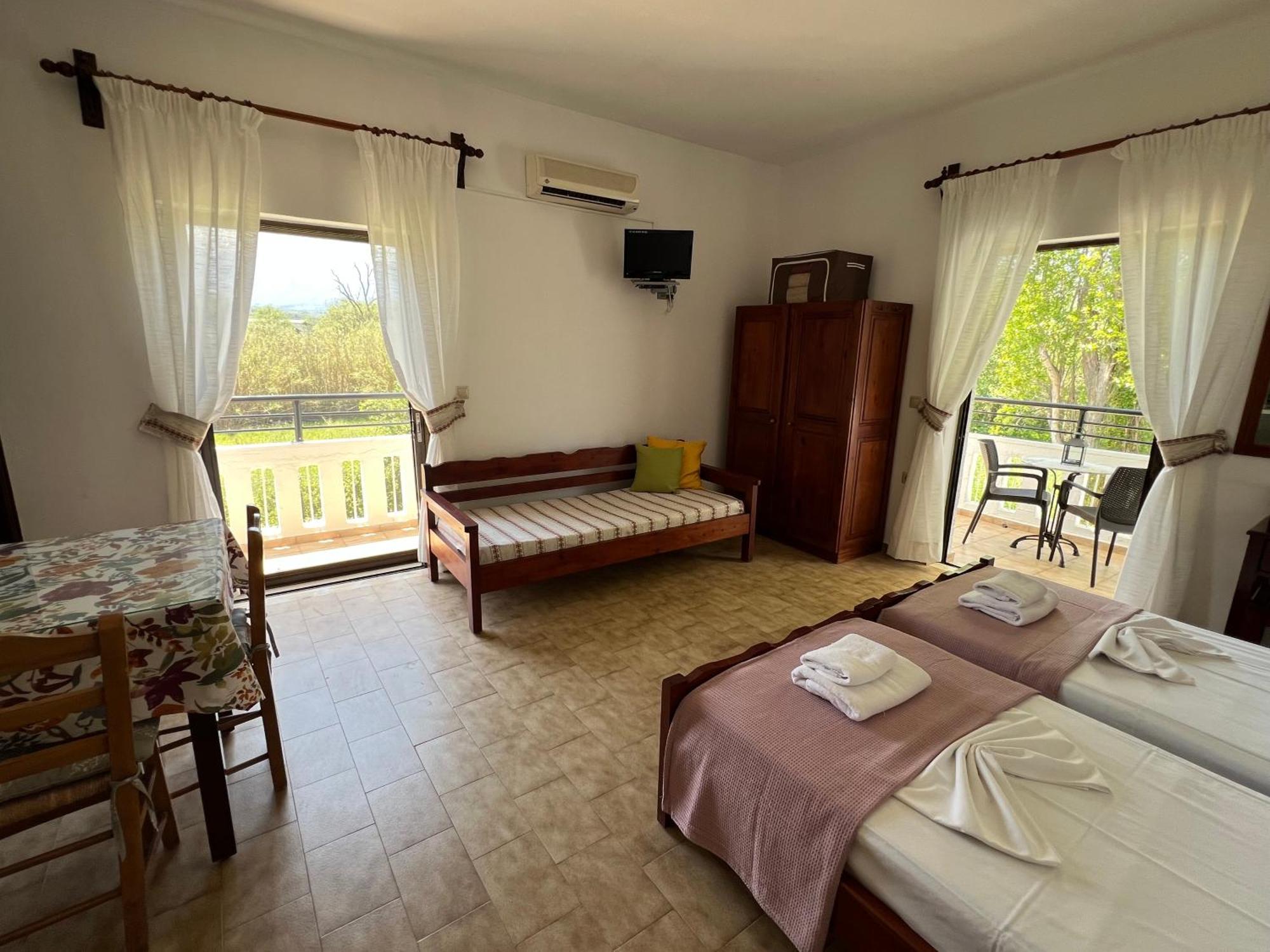 Zourpos Studios & Apartments Kalyves Ngoại thất bức ảnh