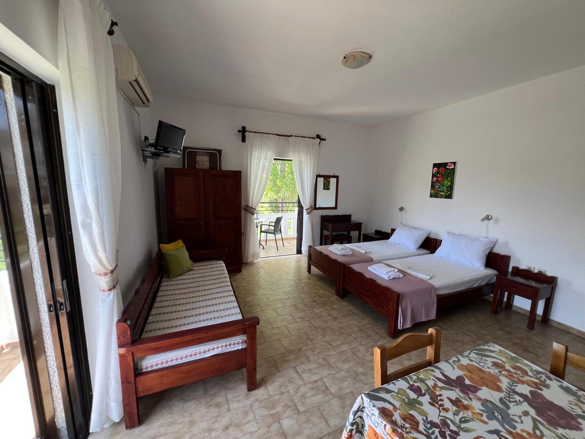 Zourpos Studios & Apartments Kalyves Ngoại thất bức ảnh