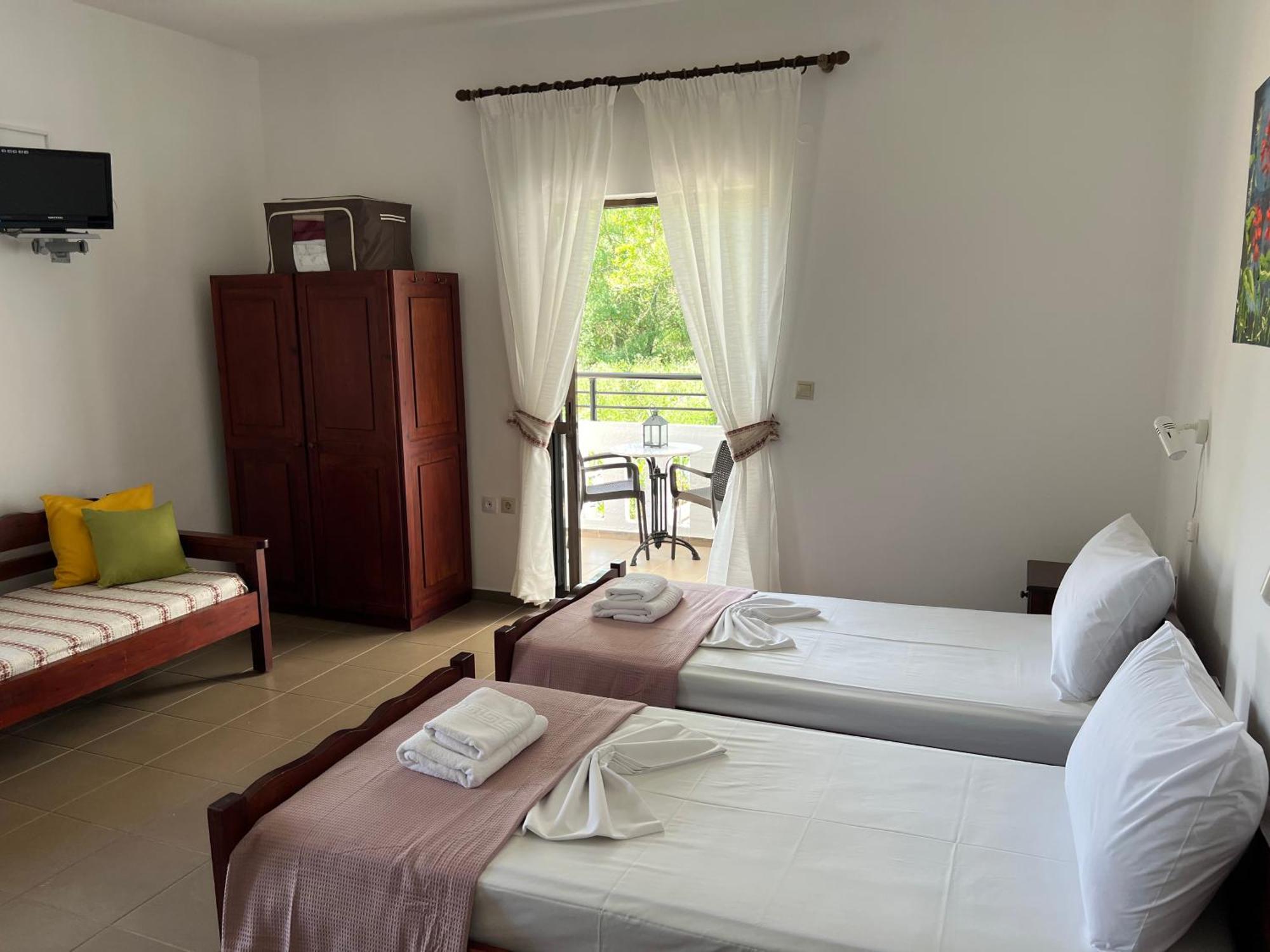 Zourpos Studios & Apartments Kalyves Ngoại thất bức ảnh