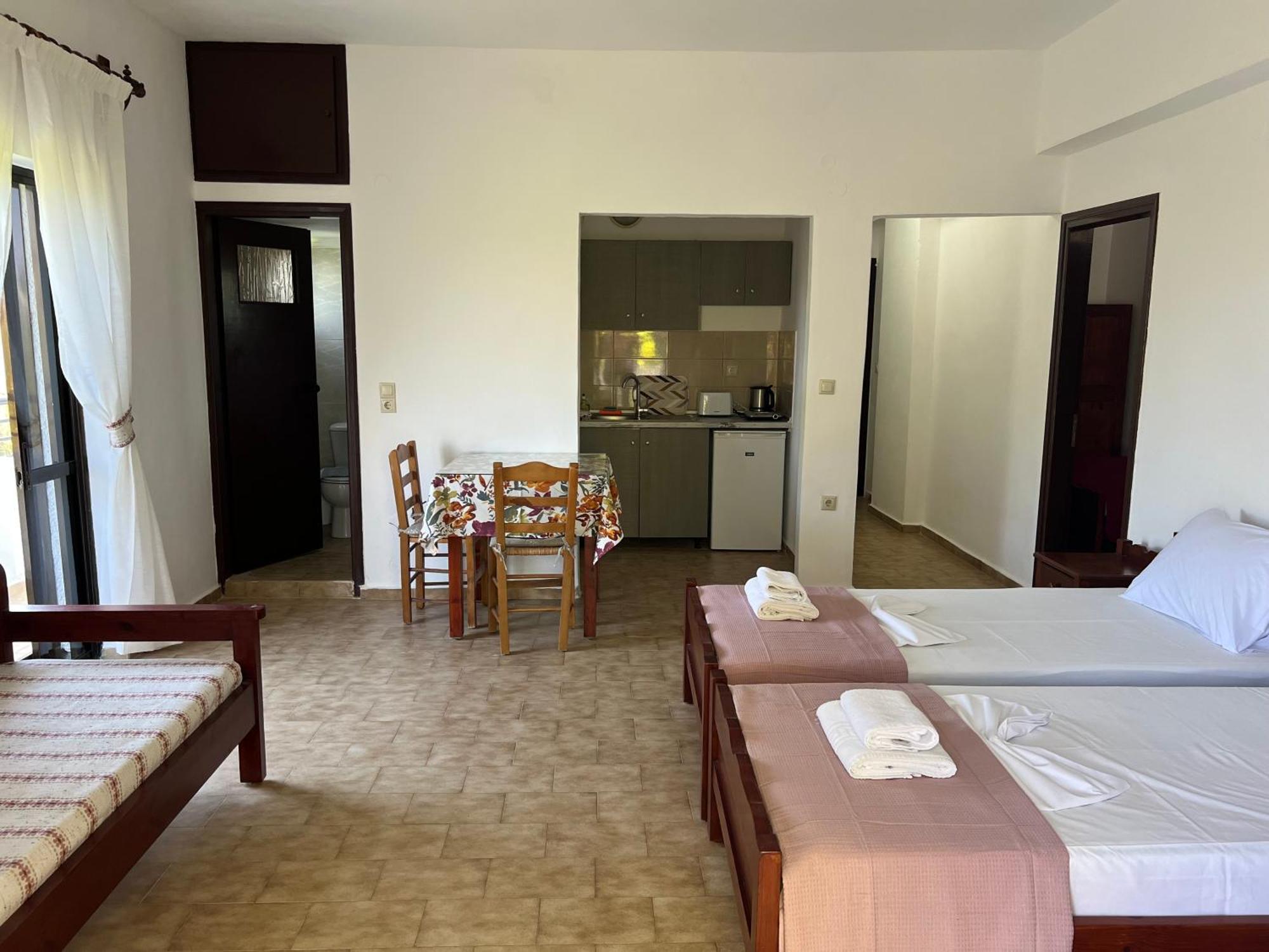 Zourpos Studios & Apartments Kalyves Ngoại thất bức ảnh