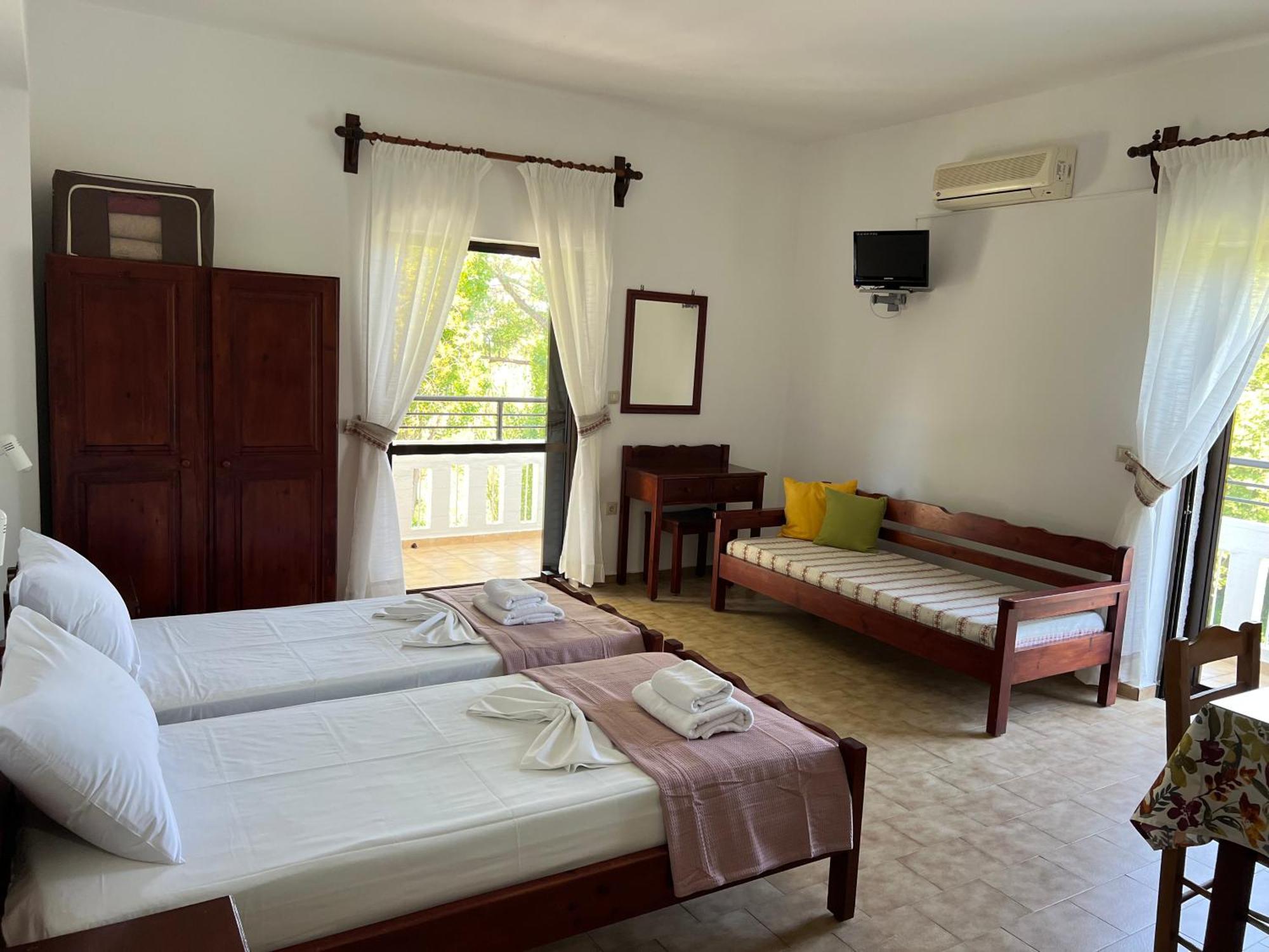 Zourpos Studios & Apartments Kalyves Ngoại thất bức ảnh