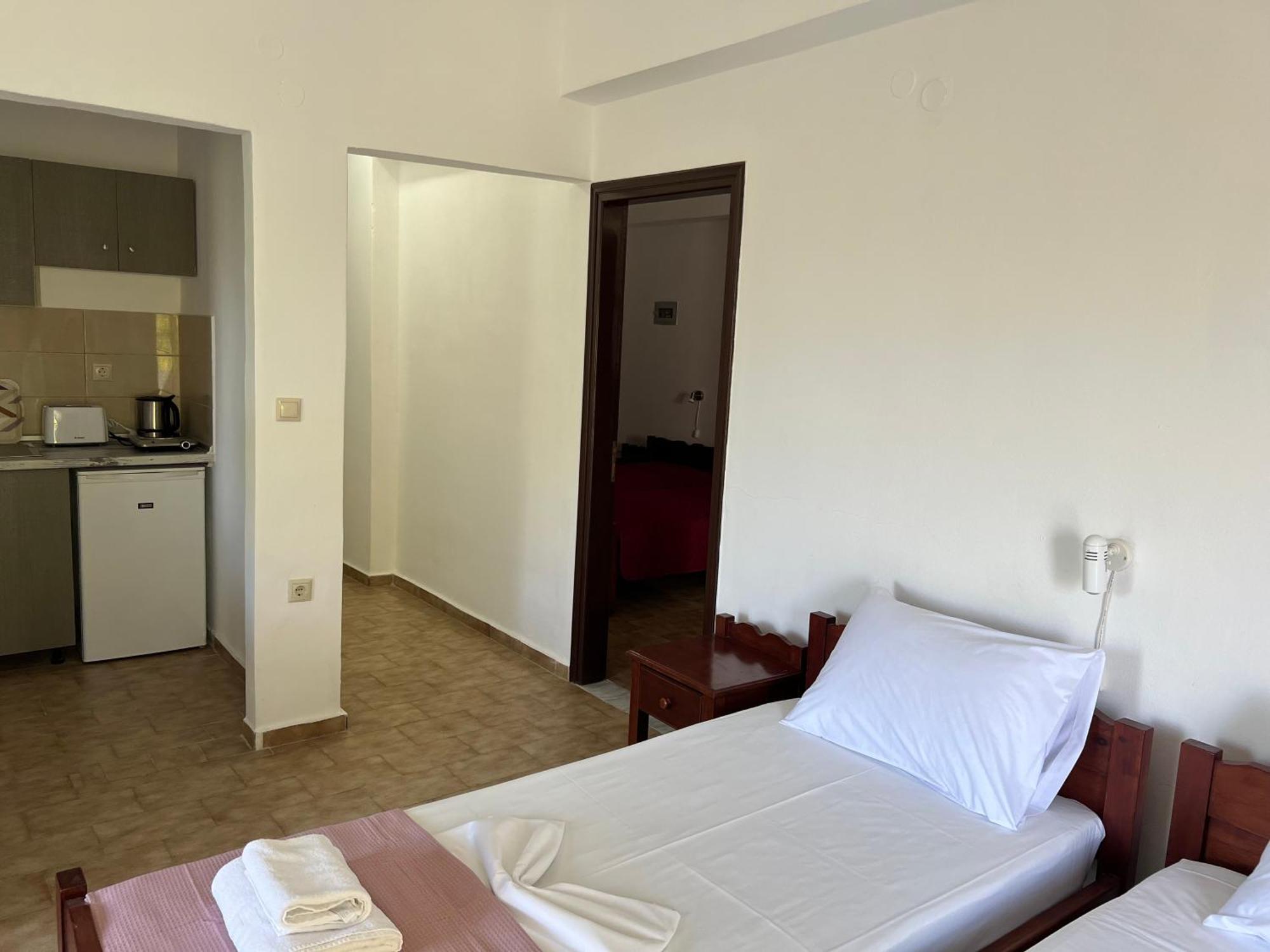 Zourpos Studios & Apartments Kalyves Ngoại thất bức ảnh