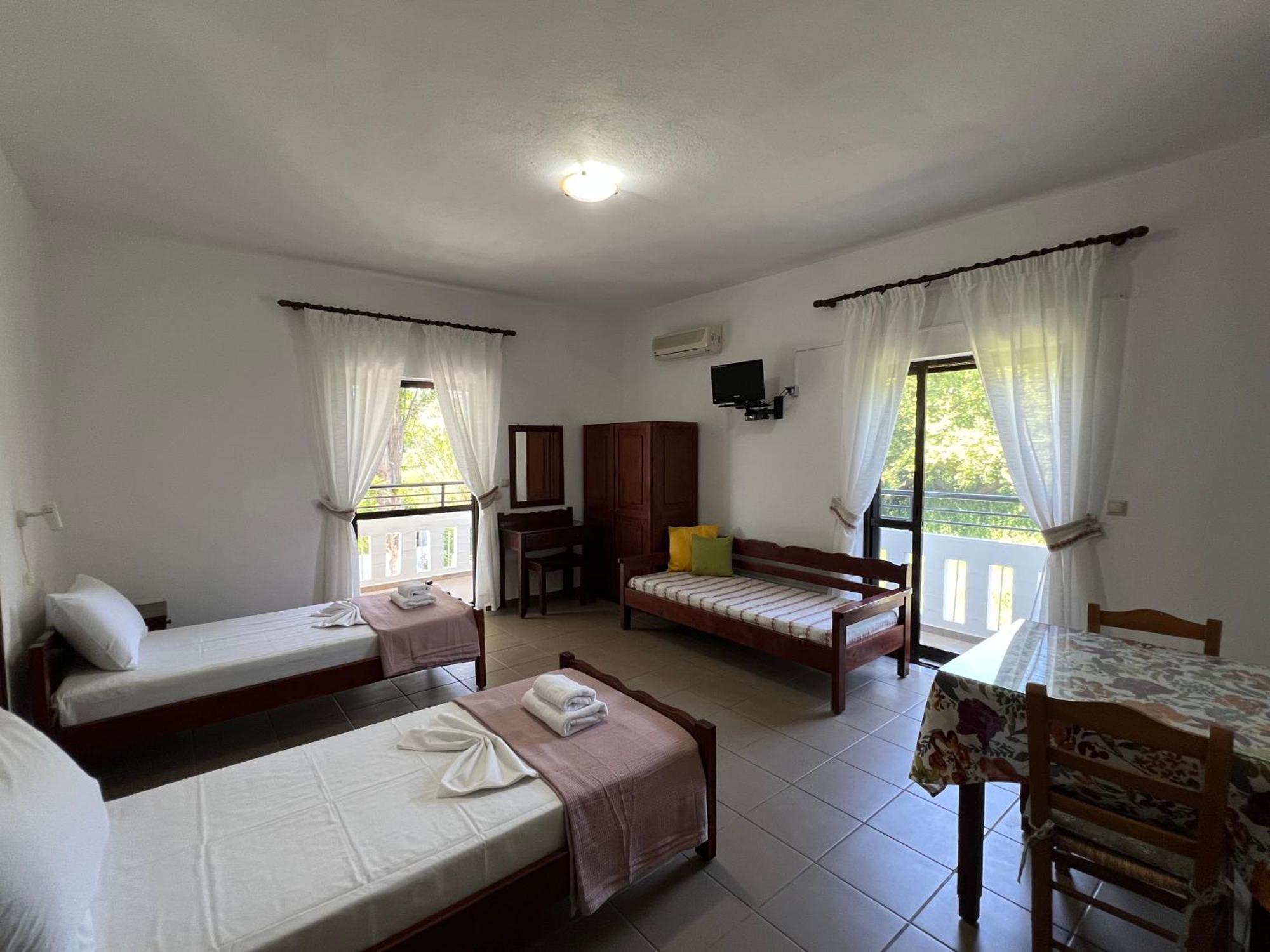 Zourpos Studios & Apartments Kalyves Ngoại thất bức ảnh