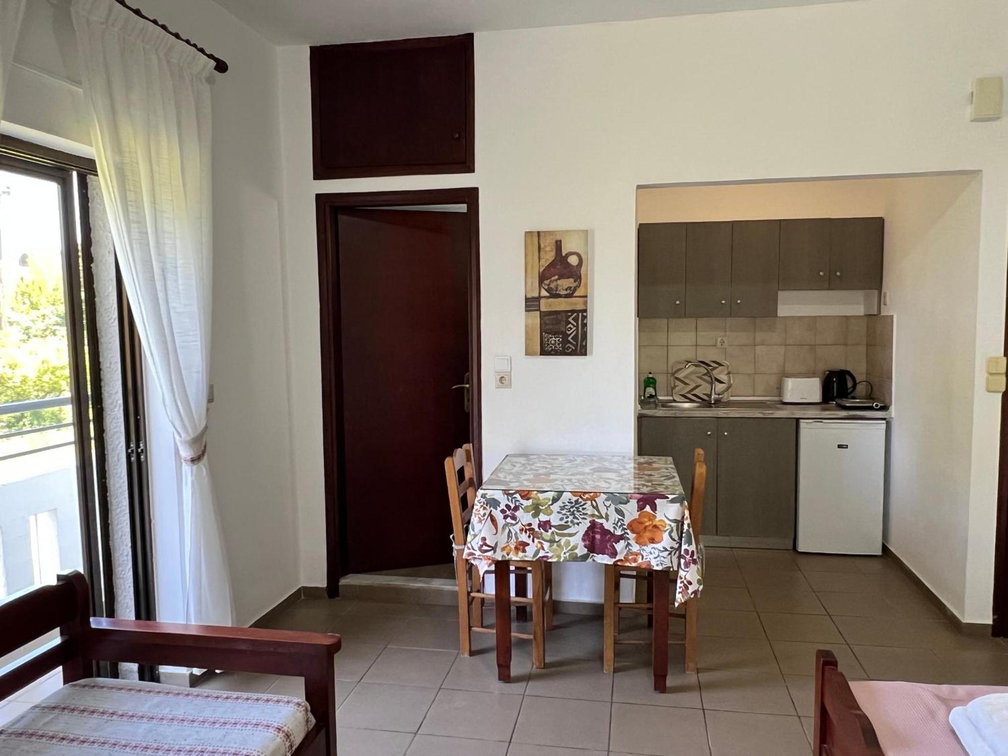 Zourpos Studios & Apartments Kalyves Ngoại thất bức ảnh